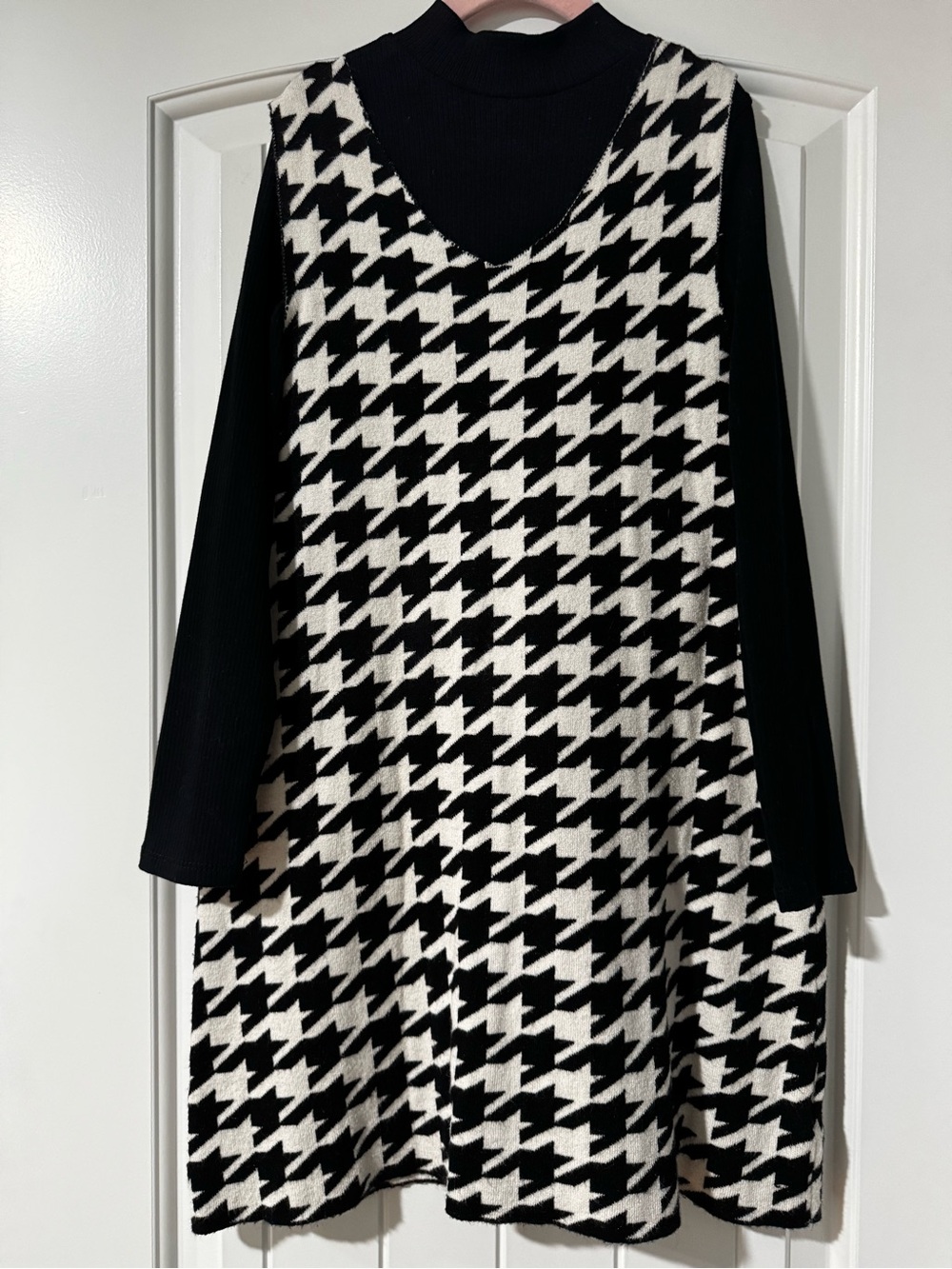 Tahari Black and White Houndstooth Dress and LS Black Mock Neck Top - EC - 7/8